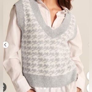 Abercrombie & Fitch Women’s V Neck Sweater Vest Gray Houndstooth Academia Small